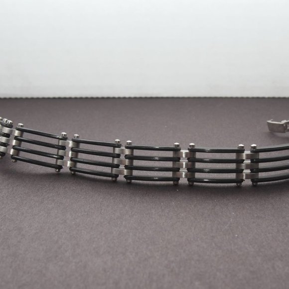 Surgical Stainless Steel Men's Stylish Bracelet - Picture 3 of 4